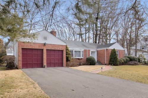 62 Pilgrim Rd, Hartford, CT 06117-2242