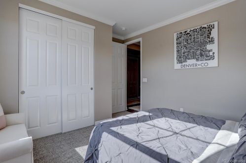 7275 Oak Hill Ct, Aurora CO 80018-1734 exterior