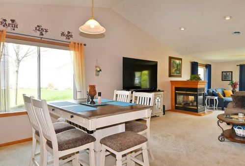 318 5th Cir, Summit MN  55917-1372 exterior