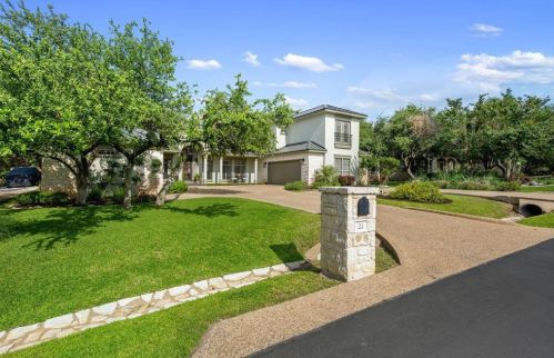21 Autumn Oaks Dr, Austin, TX 78738-1412