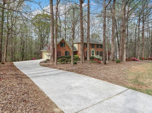 4230 Inns Brook Dr, Lithonia, GA 30039-5663