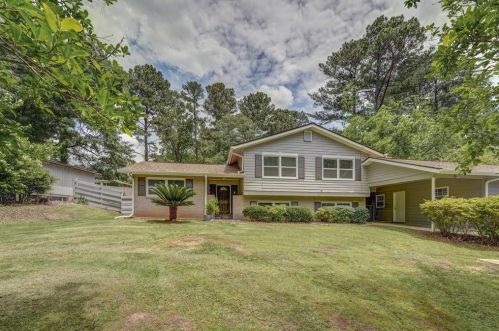3212 Moss Oak Dr, Atlanta, GA 30340-1323