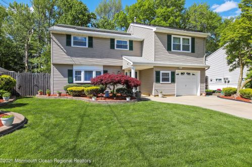 30 Hemlock St, Hazlet, NJ 07730-2118
