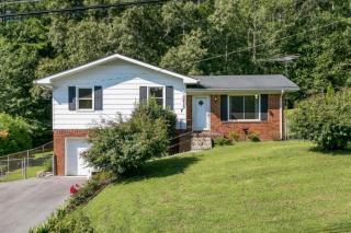 438 Sevier St, Hixson, TN 37343-1660
