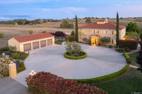 7735 Sundance Trl, Lake Nacimiento, CA 93446-7401