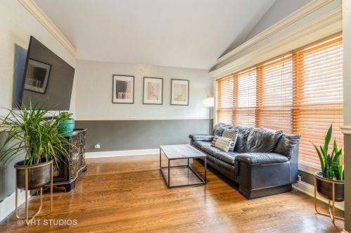 6048 Normandy Ave, Chicago, IL 60638-4120