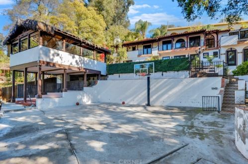 1664 Las Flores Dr, Glendale CA  91207-1200 exterior