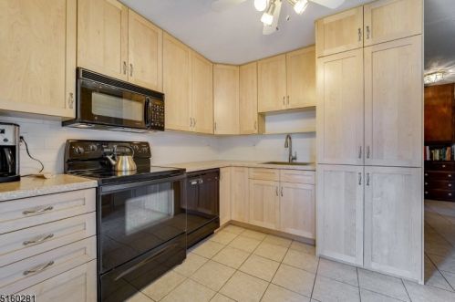 2093 Nicholl Ave, Scotch Plains, NJ 07076-1342