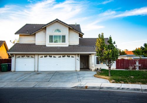 471 Muscat St, Los Banos, CA 93635-6336