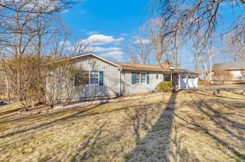 23 Treeland Rd, Huntington CT  06484-2730 exterior