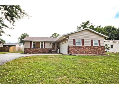 15 Mcintyre St, Warrensburg, IL 62573-9632