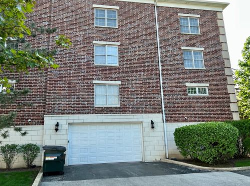 412 Mcdaniels Cir, Willowbrook IL  60514-2100 exterior