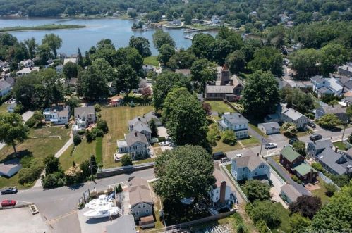 29 Pratt St, Essex, CT 06426-1122
