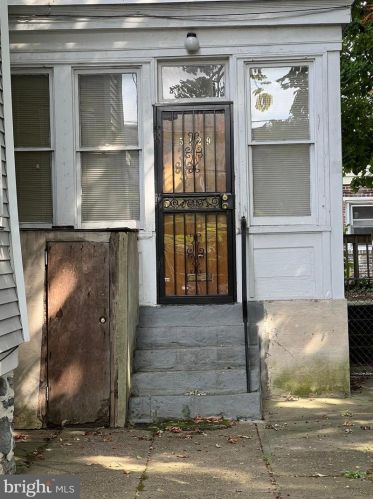 5129 10th St, Philadelphia PA 19123-3819 exterior