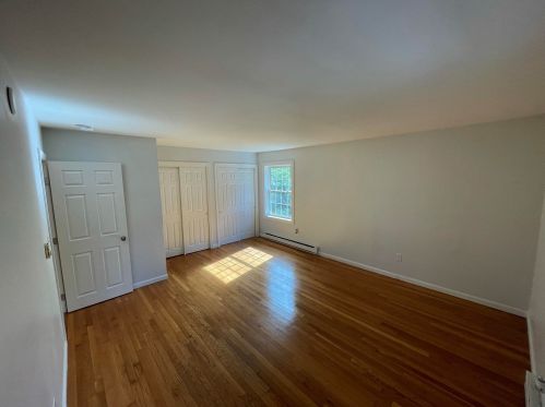 27 Young Dr, Lee, NH 03824-2409