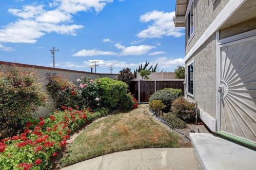221 Riverview Way, Oceanside, CA 92057-5826