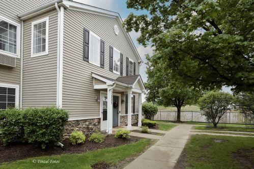 1225 Silverstone Dr, Carpentersville, IL 60110-1187