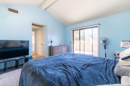 1733 Compromise Line Rd, Glendora, CA 91741-3889