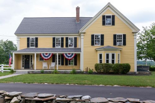 19 Broad St, Hollis, NH 03049-5906