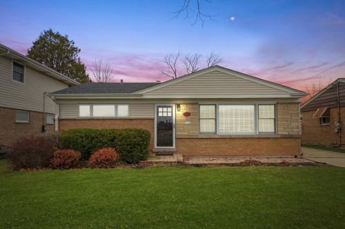 8222 Harlem Ave, Niles IL  60714-2658 exterior