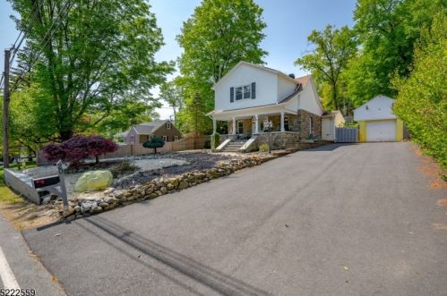 20 Shawnee Rd, Hopatcong, NJ 07843-1459