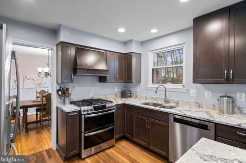 8811 Kenilworth Dr, Springfield VA  22151-1103 exterior