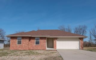 305 Wilson St, Republic, MO 65738-1105