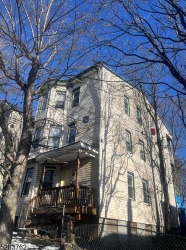 86 Temple St, Paterson, NJ 07522-1605