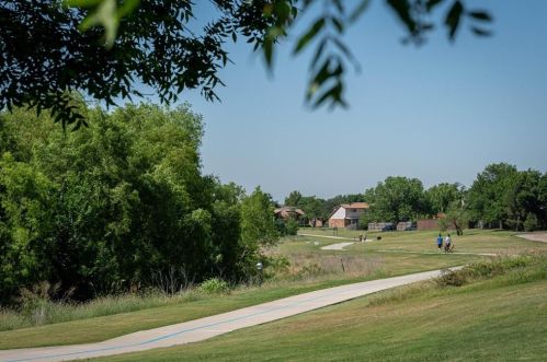 1917 Middle Gln Dr, Carrollton TX 75007-2418 exterior