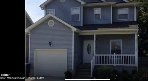 12 Center St, Lakehurst, NJ 08733-3002