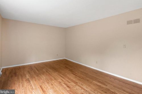 1 Teak Ln, Princeton NJ 08540-4724 exterior