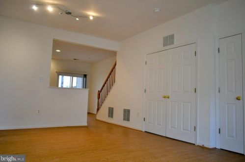 2427 Dew Meadow Ct, Herndon VA  20171-3079 exterior