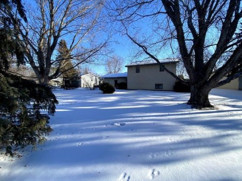 560 Spruce St, Paynesville, MN 56362-2041