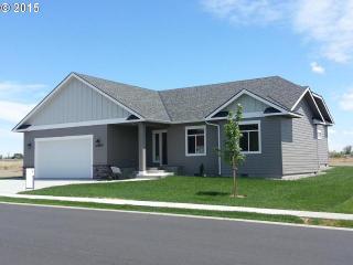 2304 8th St, Hermiston OR  97838-2199 exterior