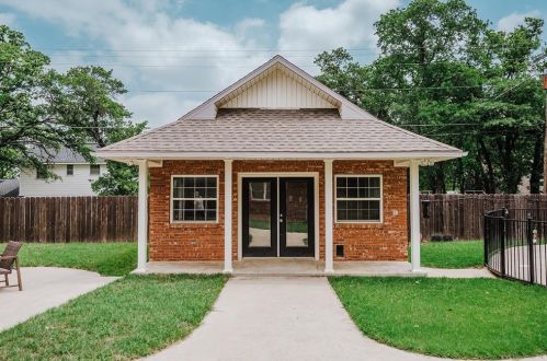 211 Oaklawn Ave, Nocona TX 76255-3109 exterior