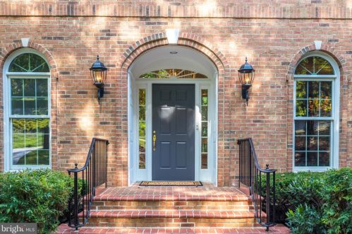 1205 Windrock Dr, Mc Lean, VA 22102-1546