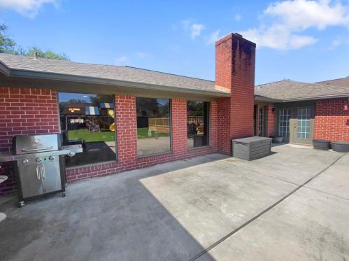 49 Colony Sq, Angleton TX 77515-3644 exterior