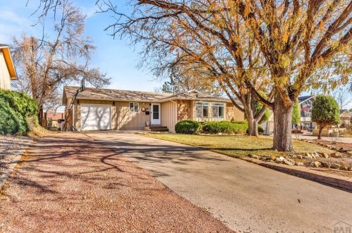 42 Macalester Rd, Pueblo, CO 81001-2051