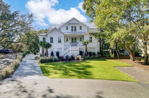 2 Conch Ct, Isle Of Palms, SC 29451-2709