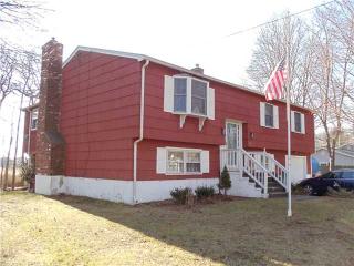 125 Castle Ln, Milford, CT 06460-7515