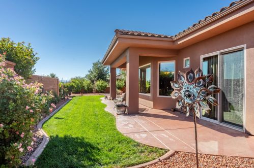 90 Brokenstone Trl, Kayenta UT 84738-6575 exterior