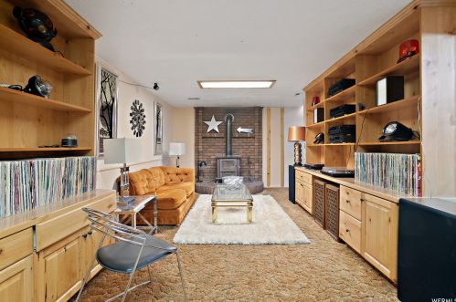 1960 Camelot, Taylorsville UT 84084-3206 exterior