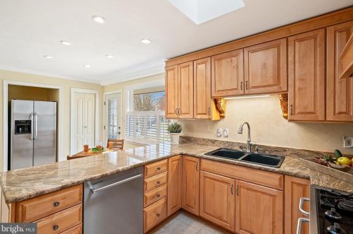 8017 Ellet Rd, Springfield VA  22151-1921 exterior