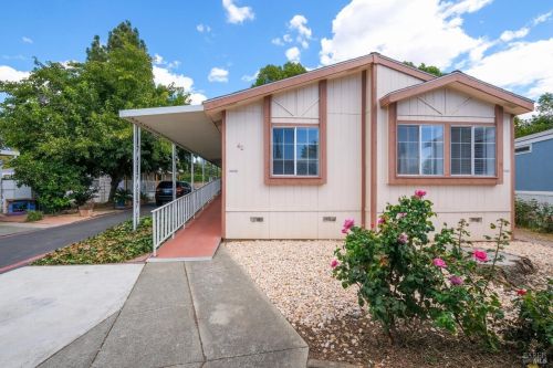 40 Sunset Dr, Vacaville, CA 95687-4002