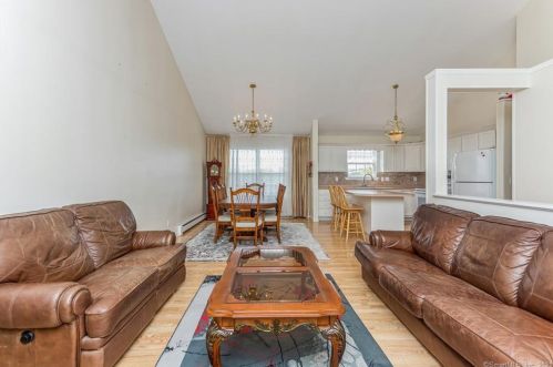43 Summitt Ave, Norwalk, CT 06854-2035