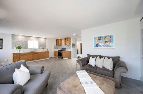 3547 Mira Pacific Dr, Oceanside CA  92056-3933 exterior