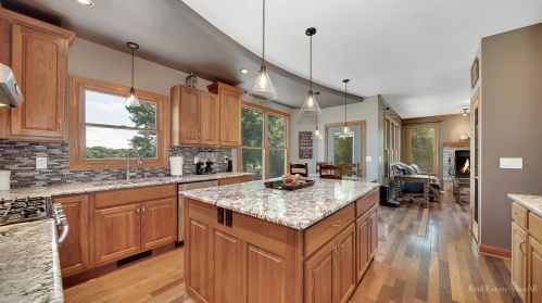 1910 Parkside Dr, Sycamore IL  60178-3315 exterior
