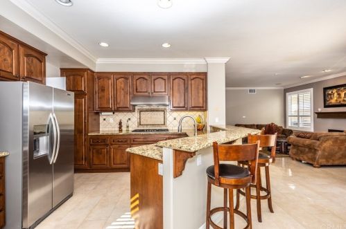 1098 Rexford Ln, Anaheim CA  92808-2333 exterior