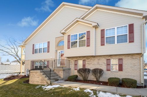 6841 Oak View Ct, Oak Forest, IL 60452-5237