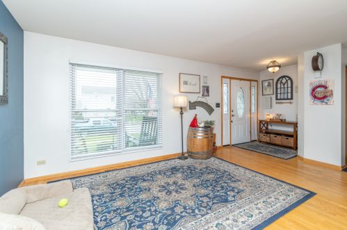 1 Dorset Ct, South Elgin, IL 60177-2719